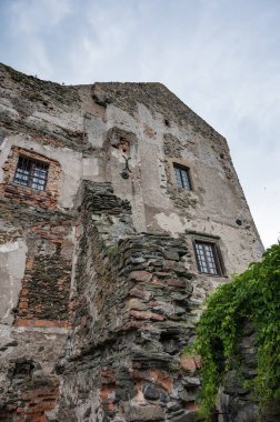 Bolkow, Polonya 'daki Bolkow Kalesi. 3 Temmuz 2025. Bolkow Kulesi' nden kaleyi ve manzarayı ziyaret ediyoruz..