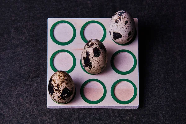 Trois Oeufs Caille Dans Jeu Tic Tac Toe — Photo