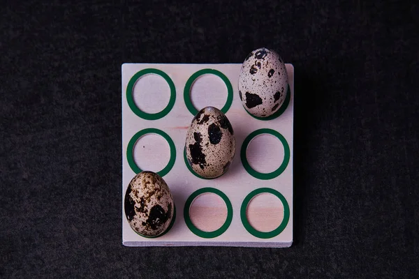 Τρία Αυγά Ορτυκιού Παιχνίδι Tic Tac Toe — Φωτογραφία Αρχείου