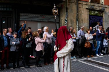 PAMPLONA, NAVARRA İSPANESİ 19 Nisan 2019: PAMPLONA 'NIN KURUMLARINDA HAYATINDA HAYIR