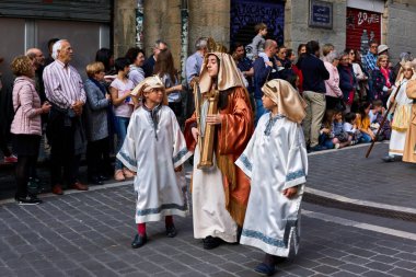 PAMPLONA, NAVARRA İSPANESİ 19 Nisan 2019: PAMPLONA 'NIN KURUMLARINDA HAYATINDA HAYIR