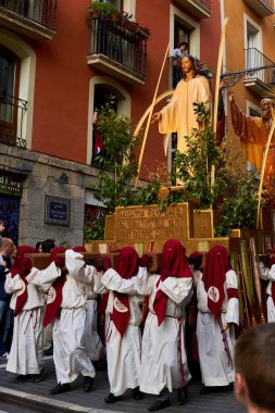 PAMPLONA, NAVARRA İSPANESİ 19 Nisan 2019: PAMPLONA 'NIN KURUMLARINDA HAYATINDA HAYIR