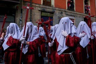 PAMPLONA, NAVARRA İSPANESİ 19 Nisan 2019: PAMPLONA 'NIN KURUMLARINDA HAYATINDA HAYIR