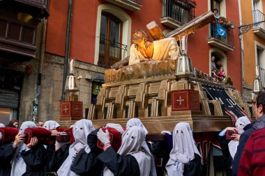 PAMPLONA, NAVARRA İSPANESİ 19 Nisan 2019: PAMPLONA 'NIN KURUMLARINDA HAYATINDA HAYIR