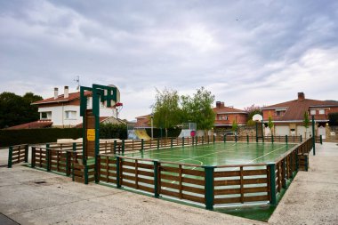 OLAZ, NAVARRA İSPA 24 Nisan 2021: Olaz Konseyi Evi ve çevre park