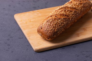 Taze pişmiş ekmek.