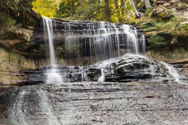 Whitefish Falls - üst Yarımadası Michigan gülüyor