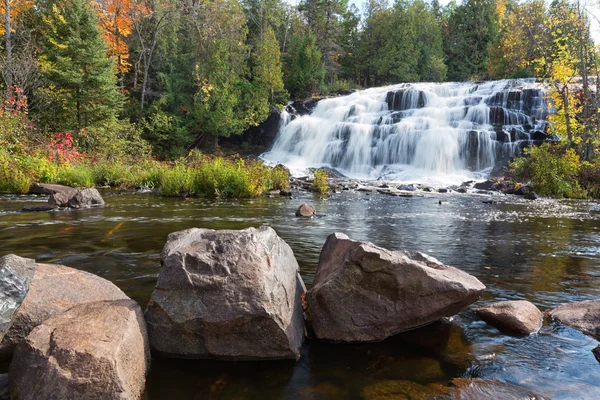 Bond Falls no Outono - Península Superior de Michigan — Fotografia de Stock