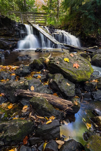 Üst Şapel Falls - resimdeki kayalar, Michigan