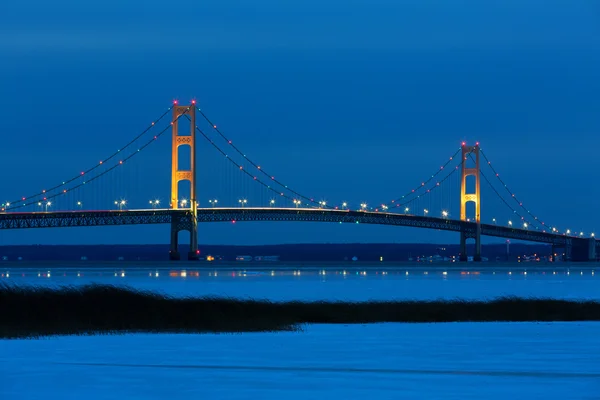 Ponte Mackinac all'ora blu — Foto Stock