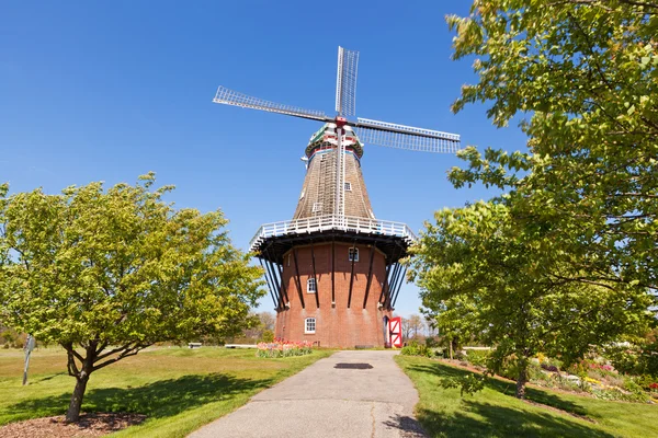 Holländsk trä väderkvarn i Holland Michigan — Stockfoto