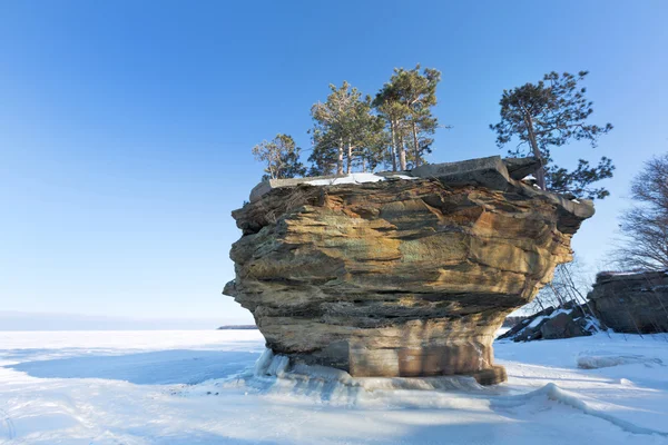 Tunrip Rock in de Winter - Port Austin Michigan — Stockfoto