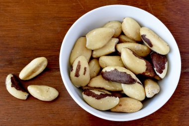 Fıstıklar masada.