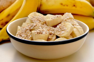 Kasede yulaf ezmeli muzlar.