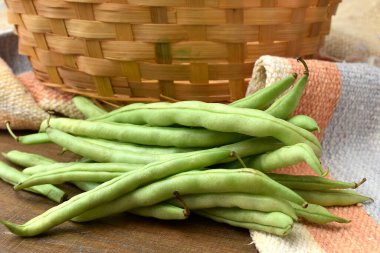 Taze taze bezelyeleri yakın. 