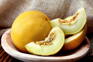 Tohumlarla dolu olgun kavun.