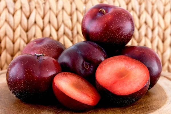 Fresh Plums Wooden Background — Stock Photo, Image