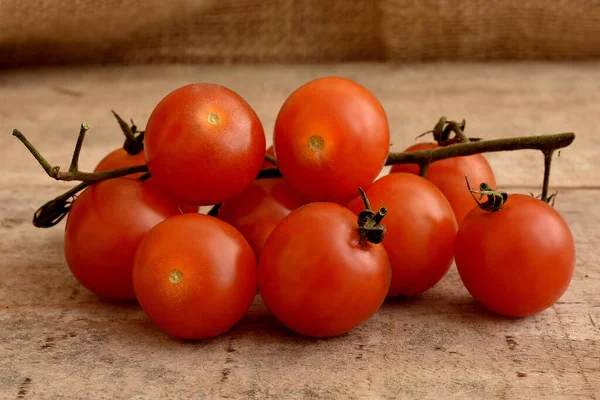Tomates Frescos Mesa Madeira — Fotografia de Stock