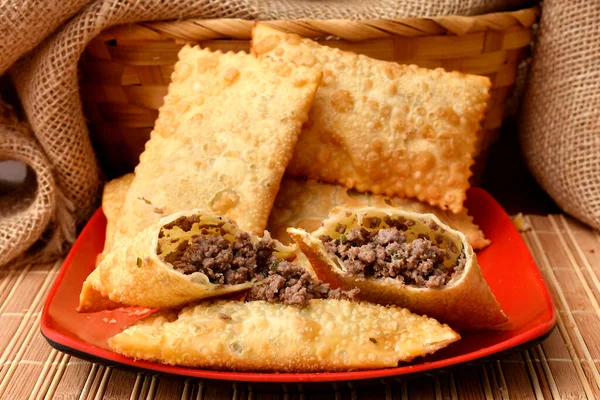 Etli lezzetli khachapuri.