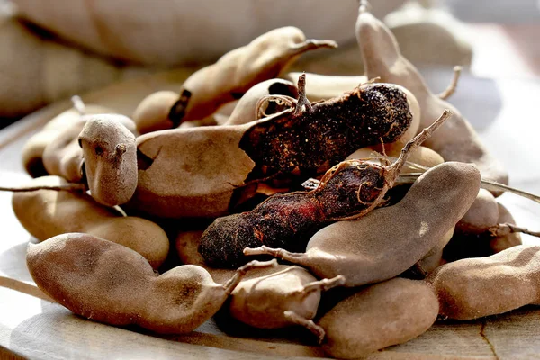 Φρούτα Tamarind Ξύλινο Τραπέζι — Φωτογραφία Αρχείου