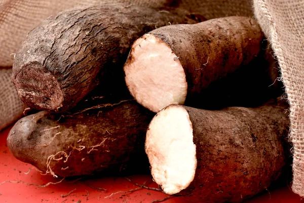 Frische Rohe Pilze Auf Holztisch — Stockfoto