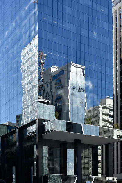 Edificio Moderno Con Facciata Vetro — Foto Stock