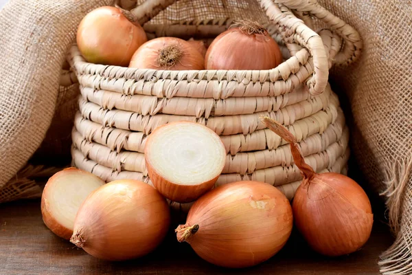 Onions Basket Wooden Table — Stock Photo, Image