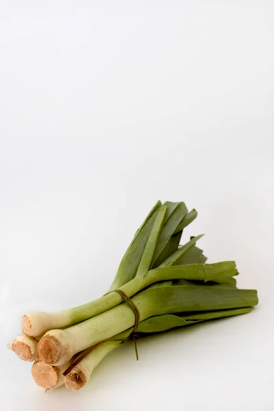 Cebollas Verdes Frescas Sobre Fondo Blanco —  Fotos de Stock