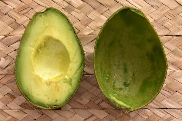 Avocado Fresco Sfondo Legno — Foto Stock