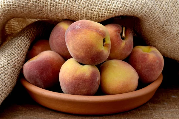 Ripe Peaches Table — Stock Photo, Image