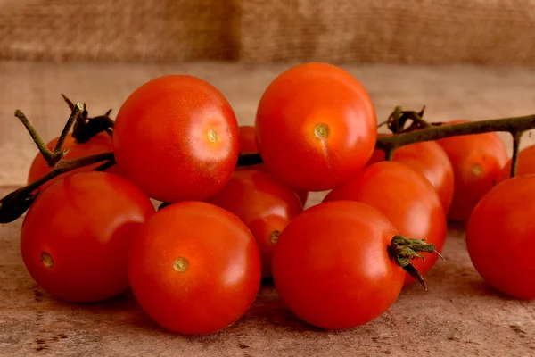 Fresh Tomatoes Wooden Background — Stock Photo, Image