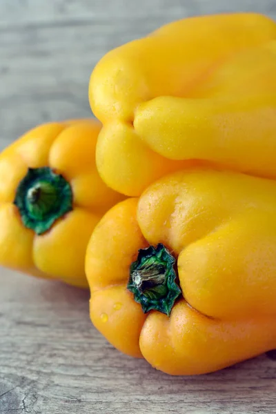 Yellow Orange Bell Pepper Wooden Background — Stock Photo, Image