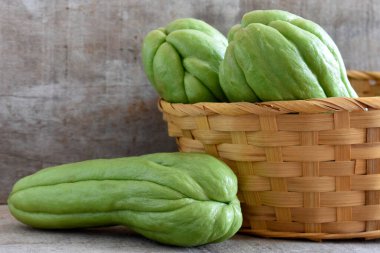 Tahta arka planda yaz kabağı