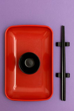 Menekşe arkaplanda çubuklar