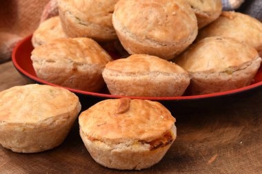 Taze pişmiş çörekler masada