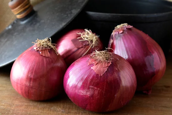 Fresh Onions Wooden Table — Stock Photo, Image