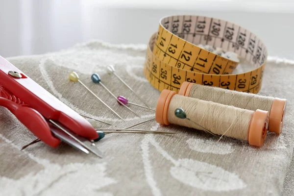 Accesorios Costura Sobre Fondo Madera —  Fotos de Stock