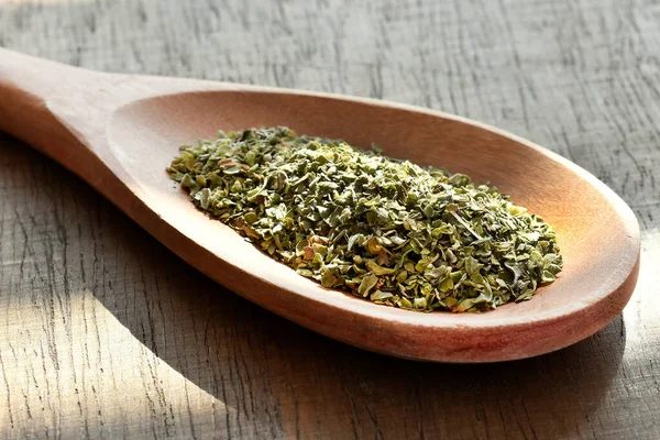 Zöld Tea Fából Készült Kanállal Asztalon — Stock Fotó