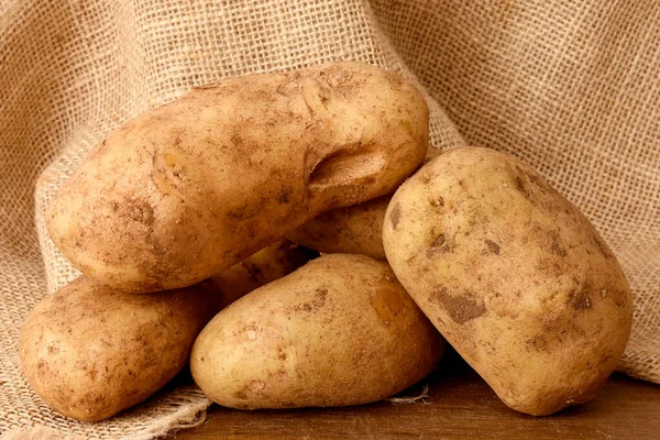 Raw Potatoes Wooden Table — Stock Photo, Image