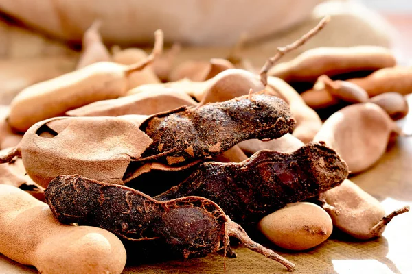 Φρούτα Tamarind Ξύλινο Τραπέζι — Φωτογραφία Αρχείου