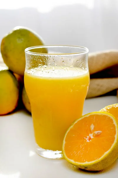 Glas Frischer Orangensaft — Stockfoto