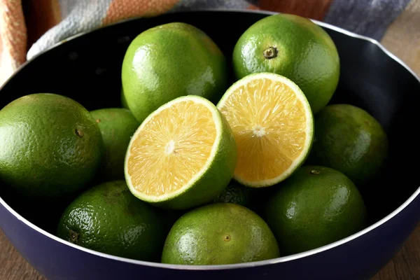Limes Wooden Table — Stock Photo, Image