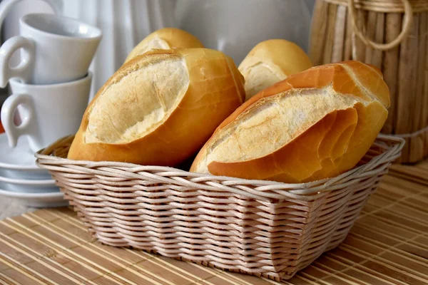 Masada ekmek var. 