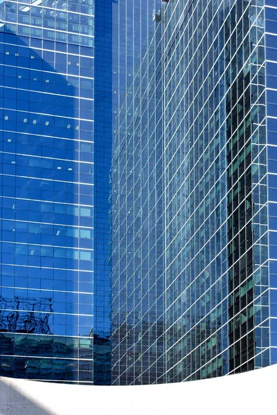 Edificio Moderno Con Cielo Blu — Foto Stock