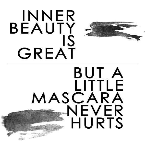 Cita de texto en negro sobre fondo blanco "La belleza interior es genial - Pero un poco de rímel nunca ayuda " —  Fotos de Stock