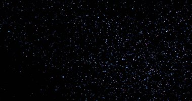 Siyah arkaplanda uçan toz parçacıkları