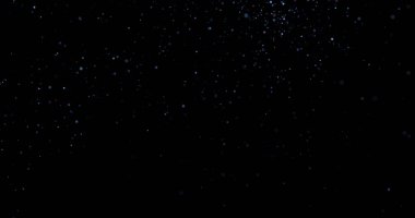 Siyah arkaplanda uçan toz parçacıkları