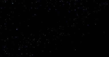 Siyah arkaplanda uçan toz parçacıkları