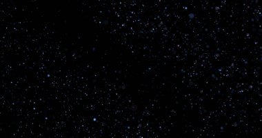 Siyah arkaplanda uçan toz parçacıkları