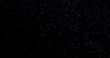 Siyah arkaplanda uçan toz parçacıkları